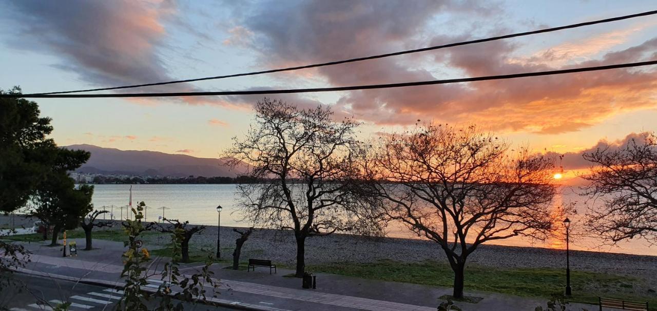 Nafpaktos Beach House Sea View Apartment First Floor المظهر الخارجي الصورة