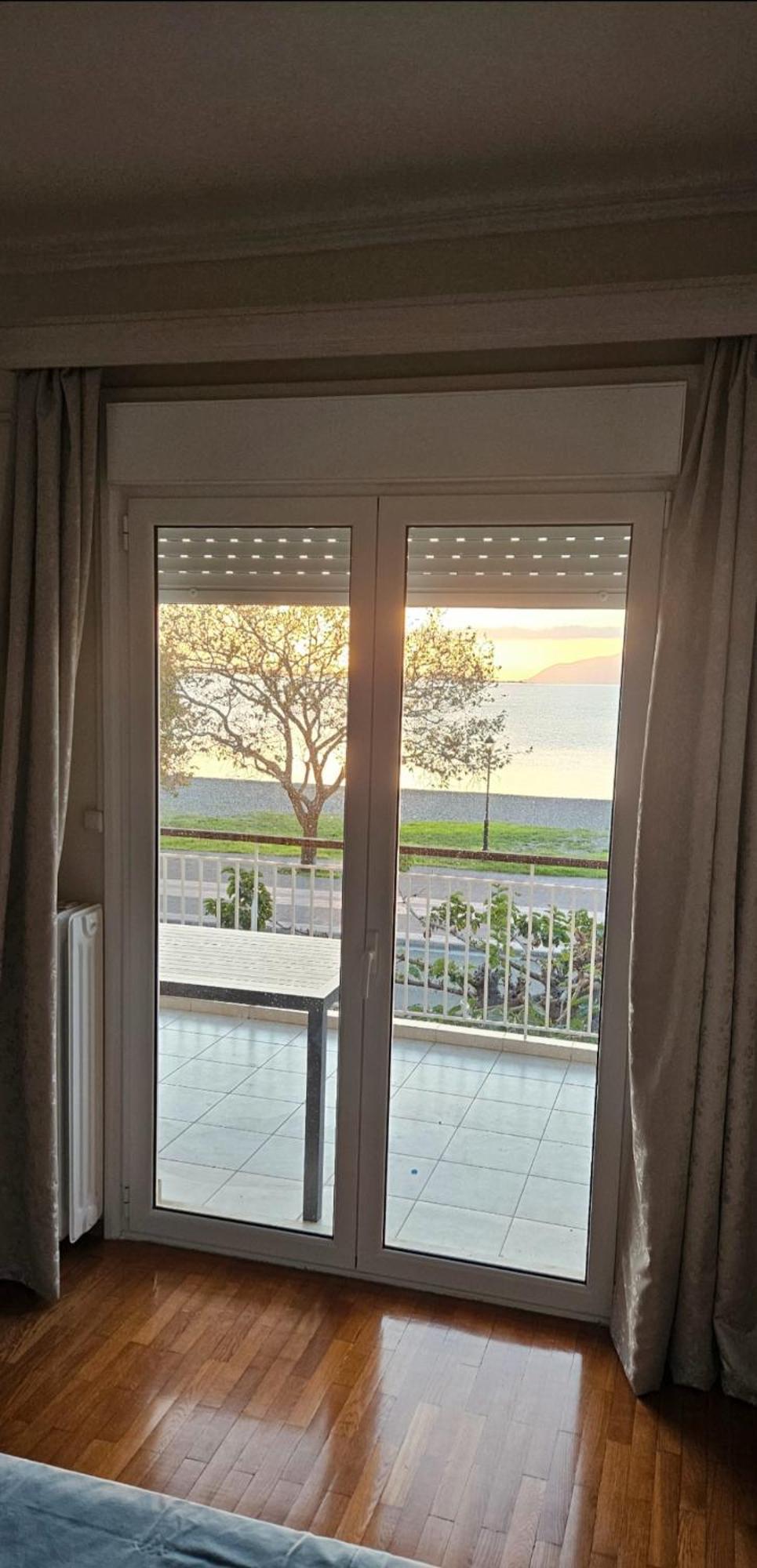 Nafpaktos Beach House Sea View Apartment First Floor المظهر الخارجي الصورة