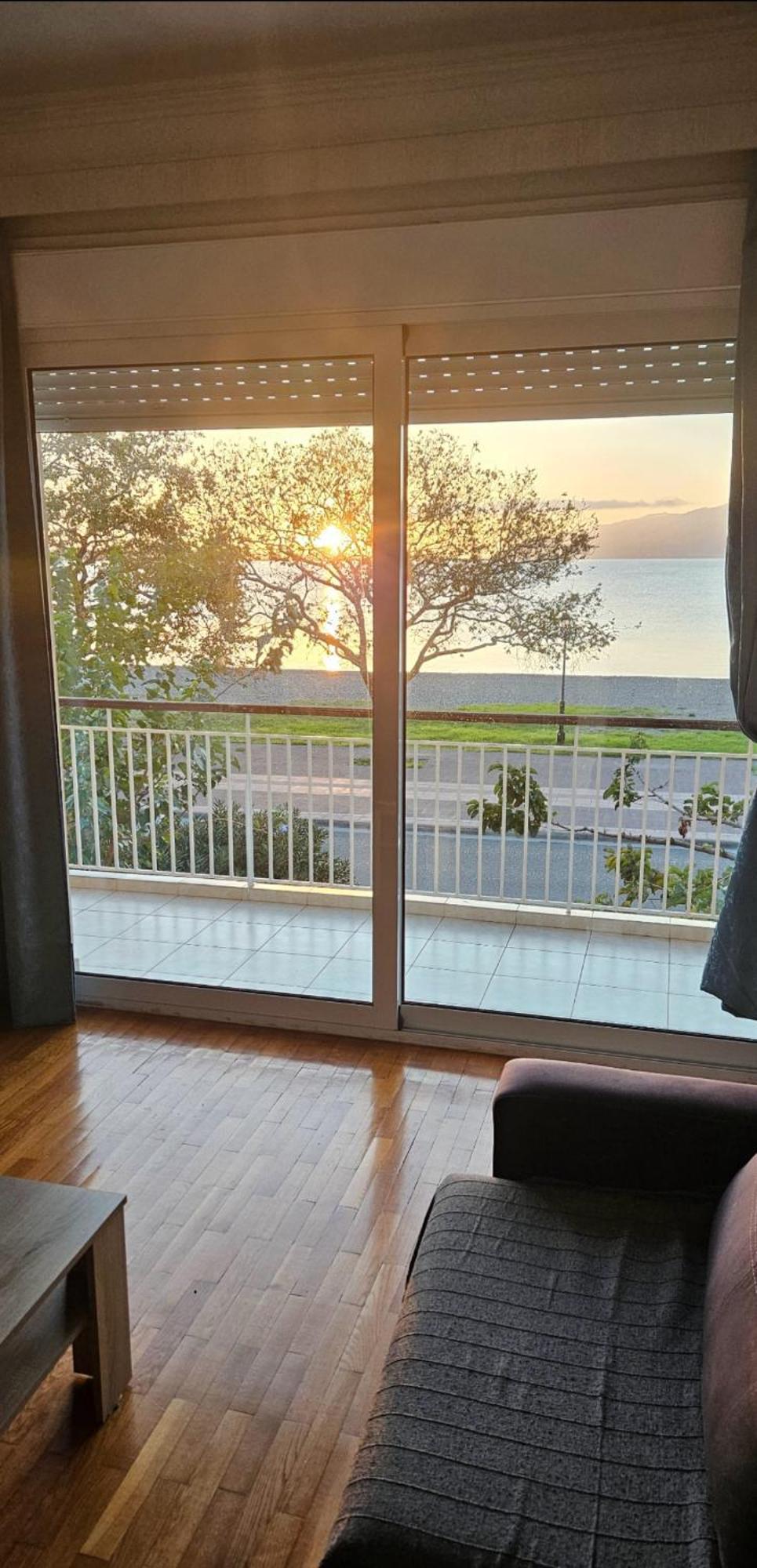 Nafpaktos Beach House Sea View Apartment First Floor المظهر الخارجي الصورة