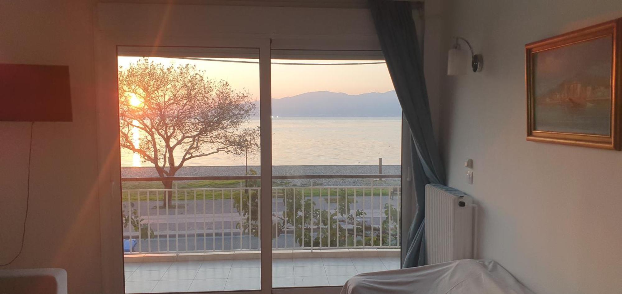 Nafpaktos Beach House Sea View Apartment First Floor المظهر الخارجي الصورة