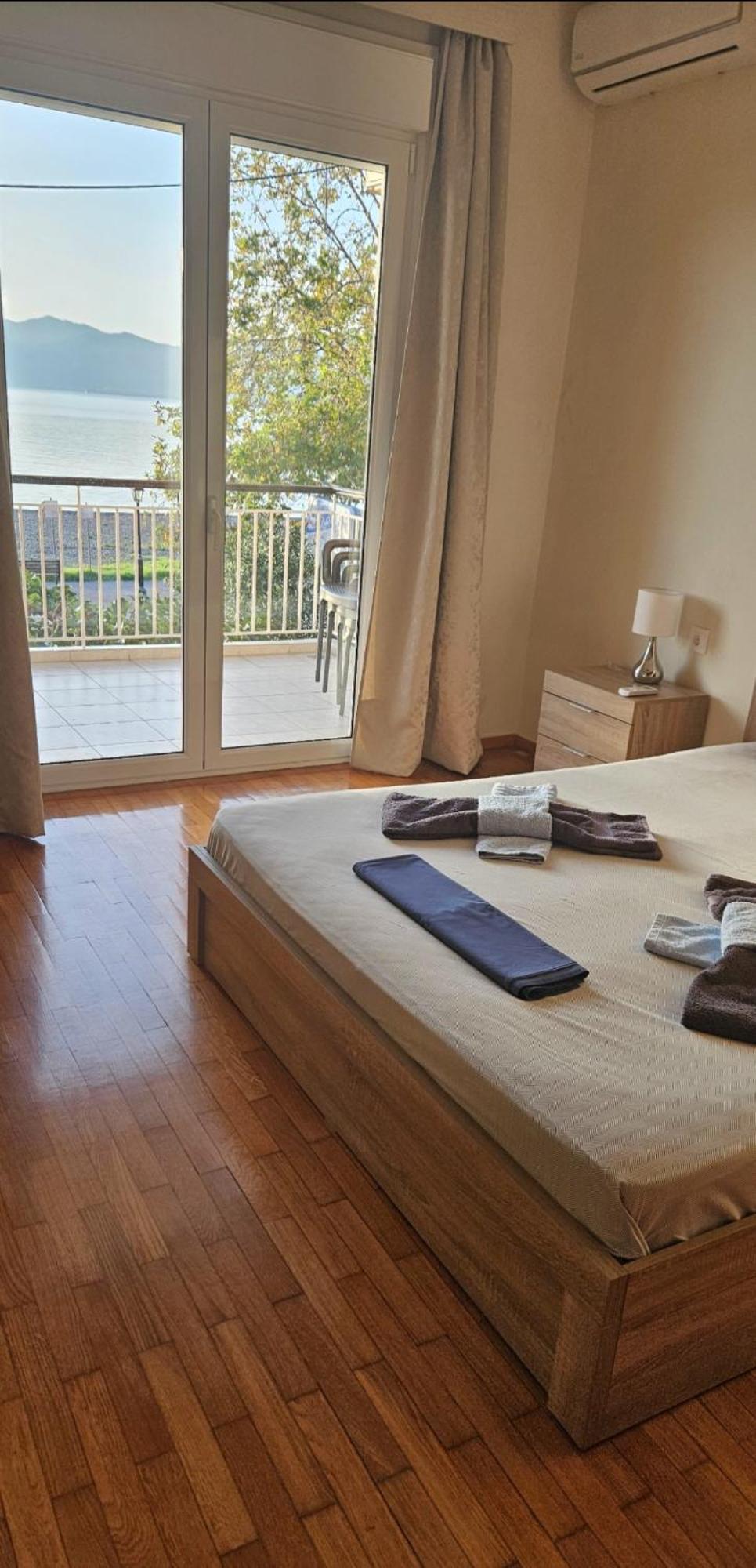 Nafpaktos Beach House Sea View Apartment First Floor المظهر الخارجي الصورة