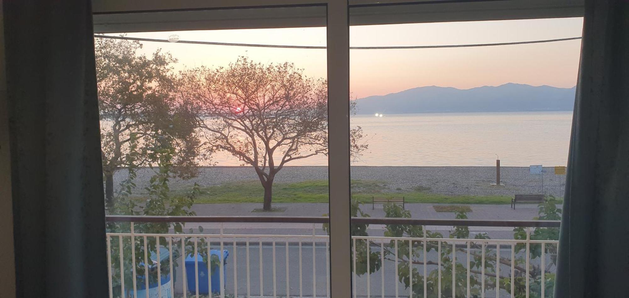 Nafpaktos Beach House Sea View Apartment First Floor المظهر الخارجي الصورة