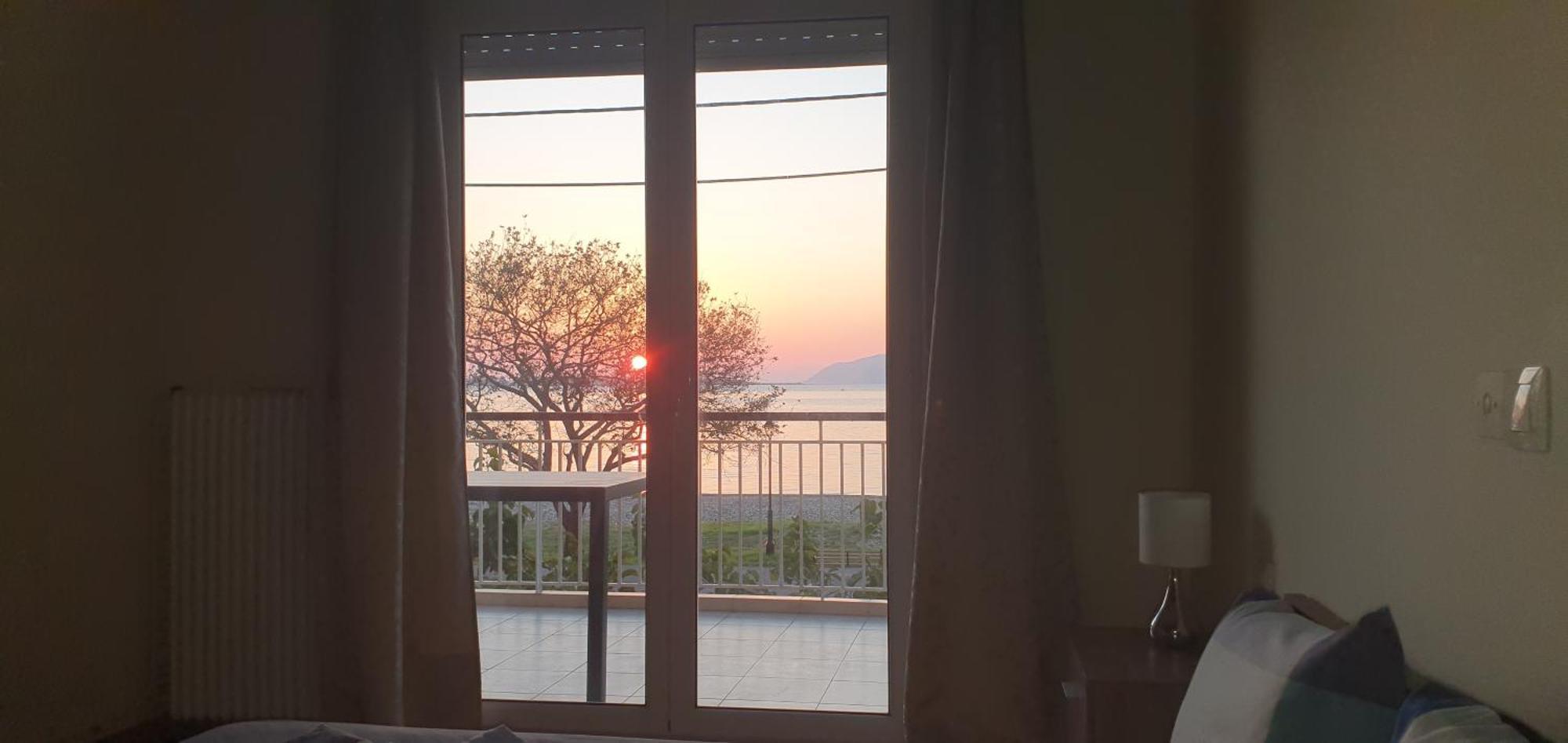 Nafpaktos Beach House Sea View Apartment First Floor المظهر الخارجي الصورة