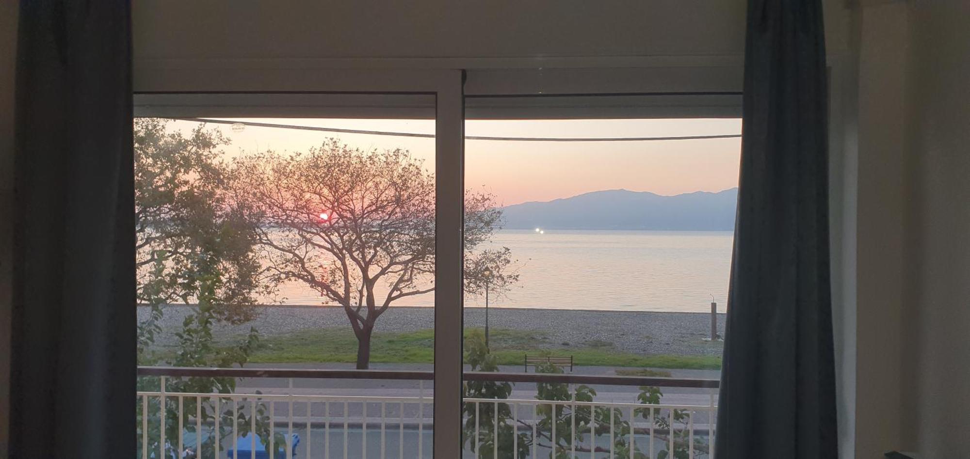 Nafpaktos Beach House Sea View Apartment First Floor المظهر الخارجي الصورة