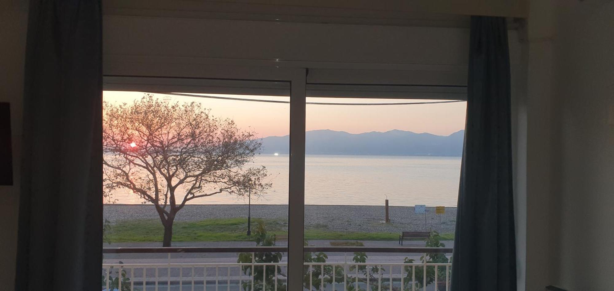 Nafpaktos Beach House Sea View Apartment First Floor المظهر الخارجي الصورة