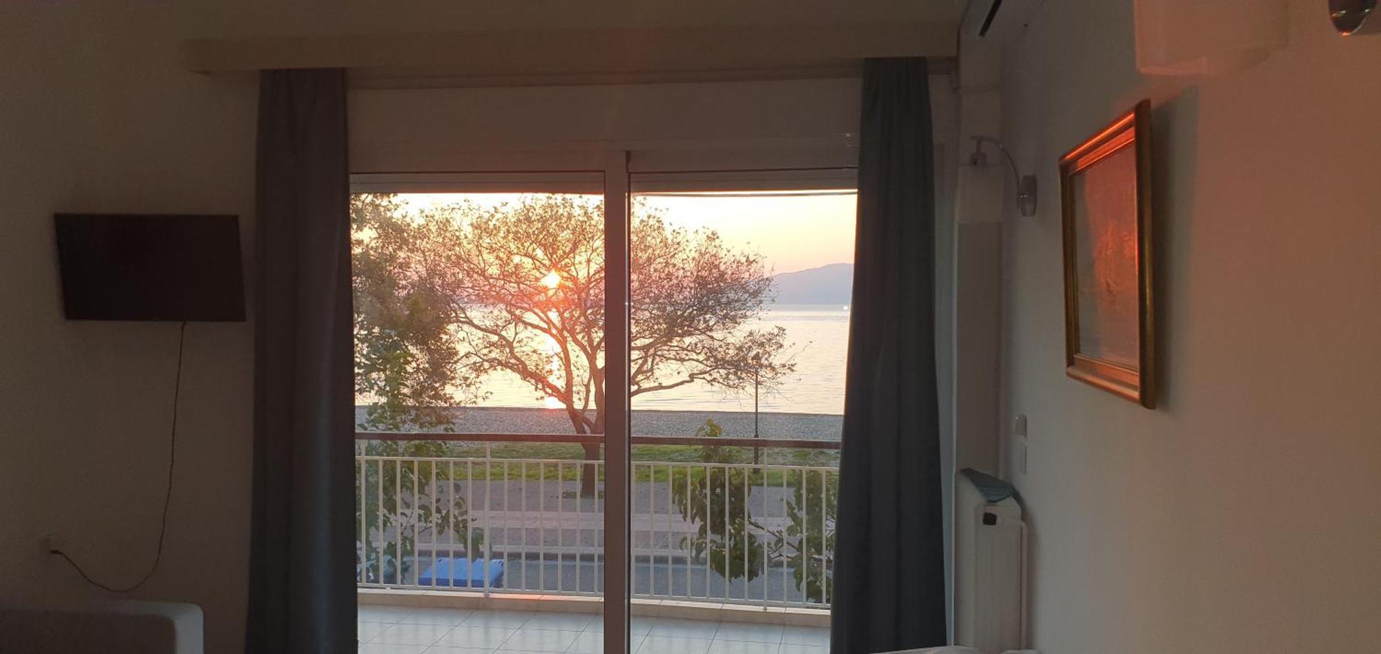 Nafpaktos Beach House Sea View Apartment First Floor المظهر الخارجي الصورة