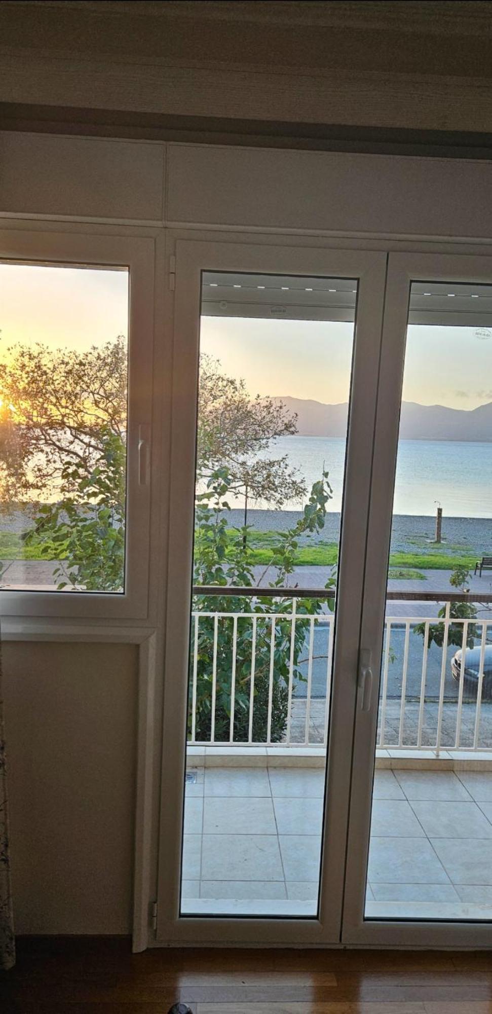 Nafpaktos Beach House Sea View Apartment First Floor المظهر الخارجي الصورة