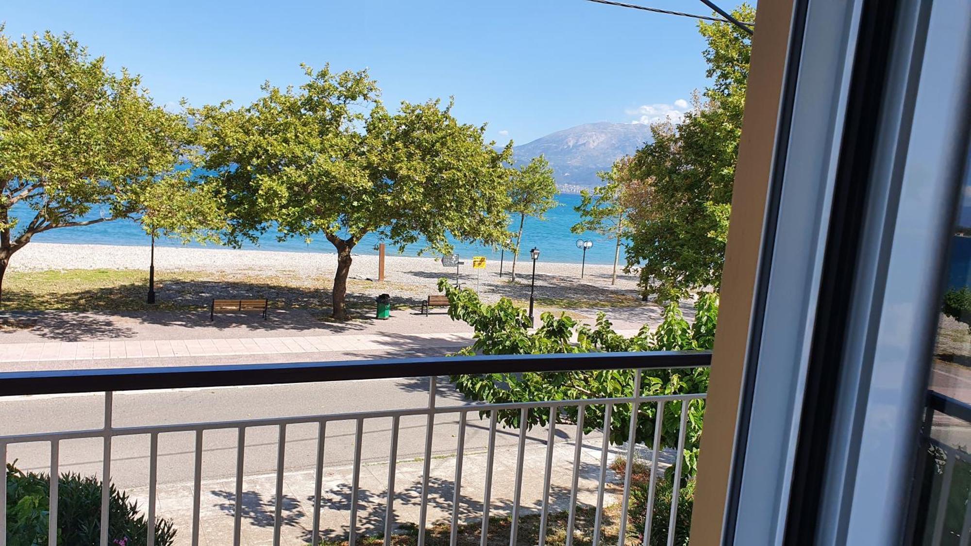 Nafpaktos Beach House Sea View Apartment First Floor المظهر الخارجي الصورة